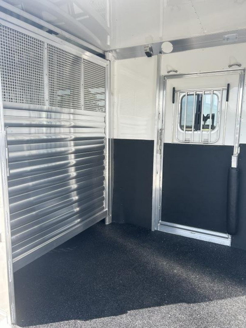 New 2024 4-Star Trailers 4 Horse Head to Head Horse Trailer