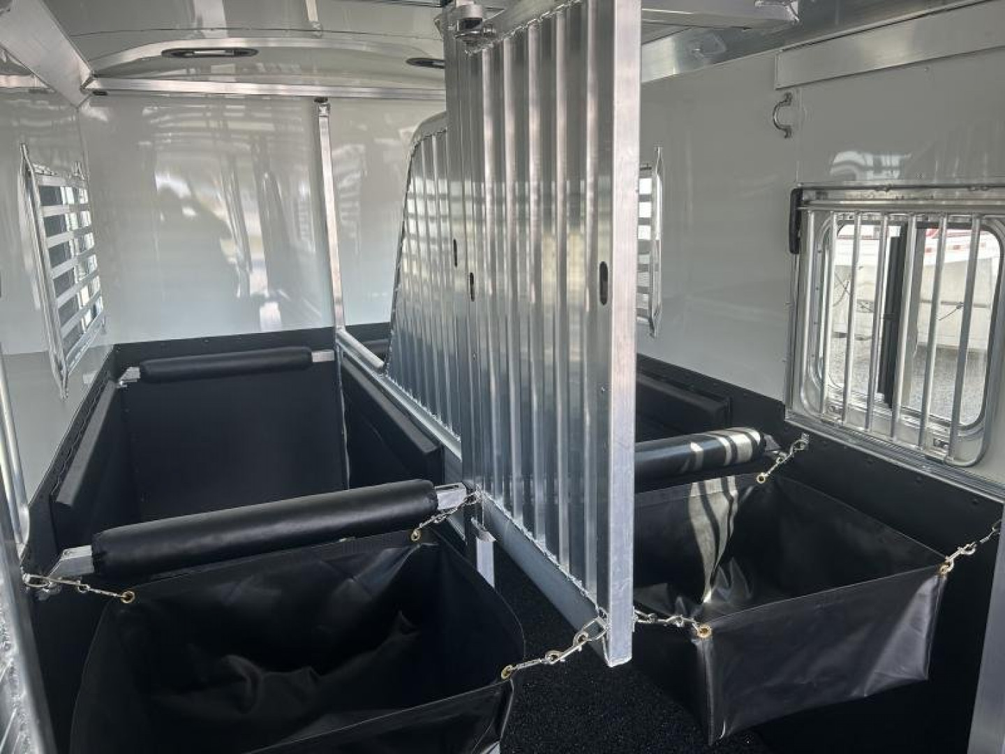 New 2024 4-Star Trailers 4 Horse Head to Head Horse Trailer