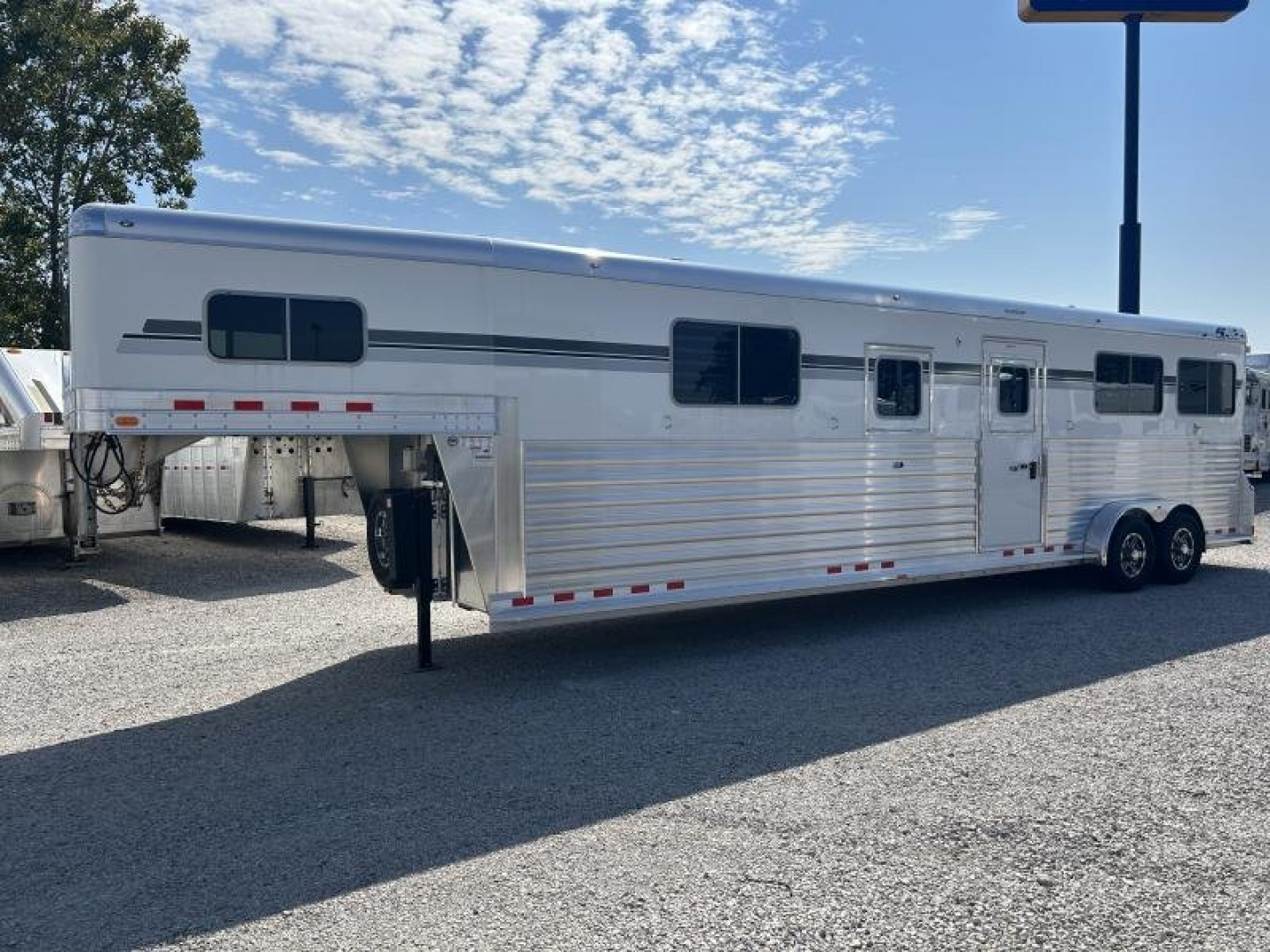 New 2024 4-Star Trailers 4 Horse Head to Head Horse Trailer
