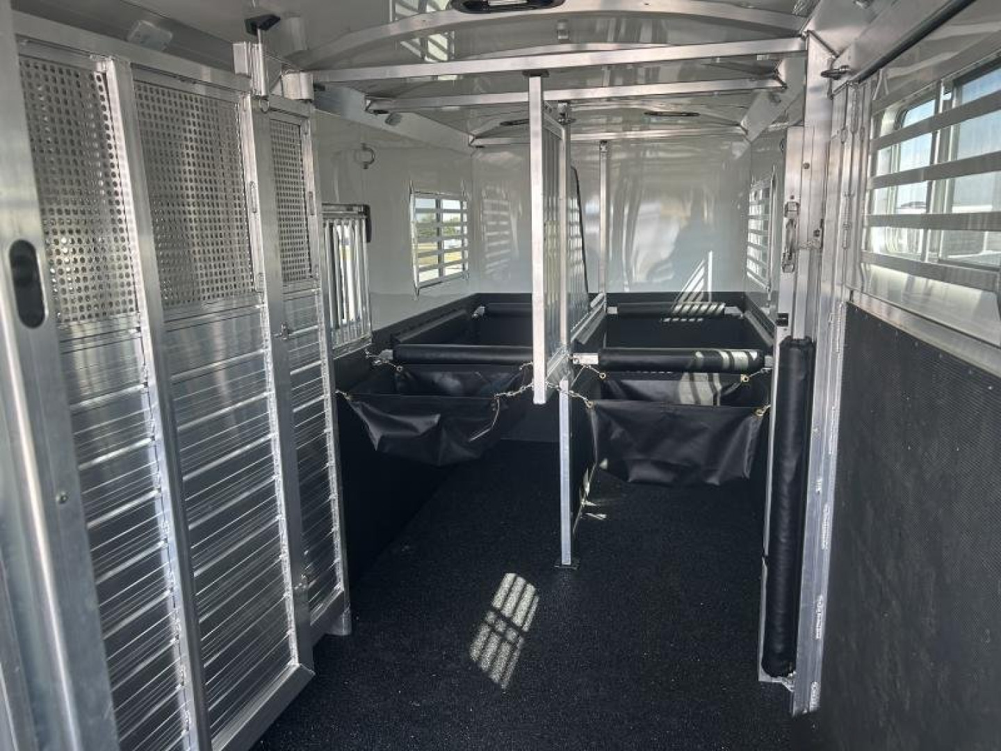 New 2024 4-Star Trailers 4 Horse Head to Head Horse Trailer