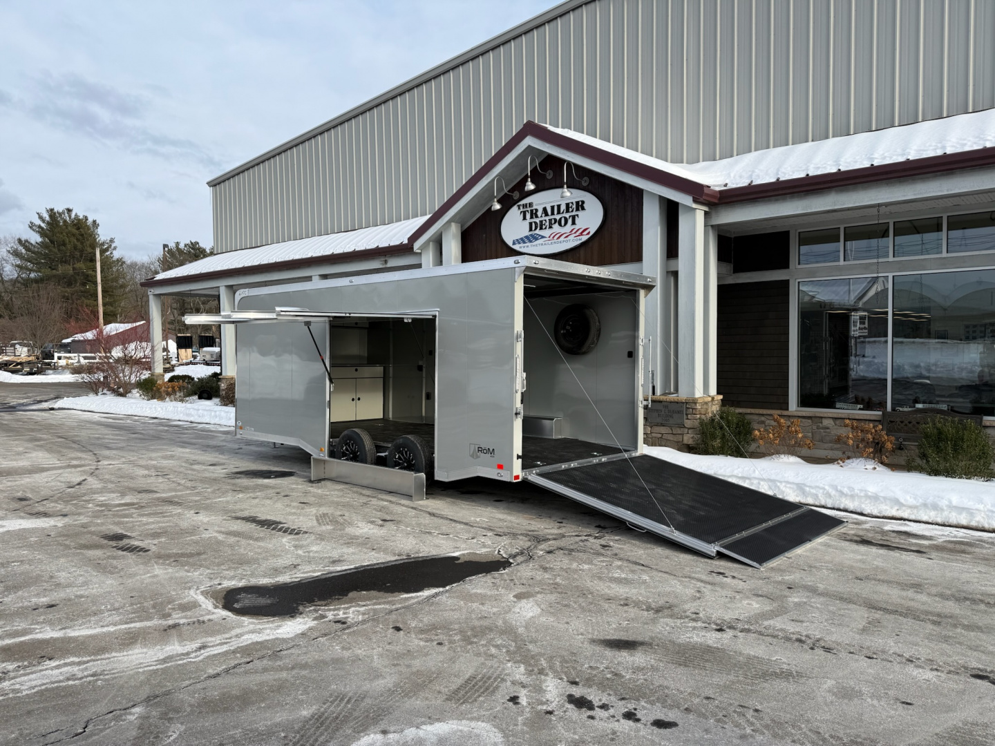 New ATC 8’6″ X 20′ ROM ENCLOSED CAR HAULER WITH ESCAPE DOOR 9.9K