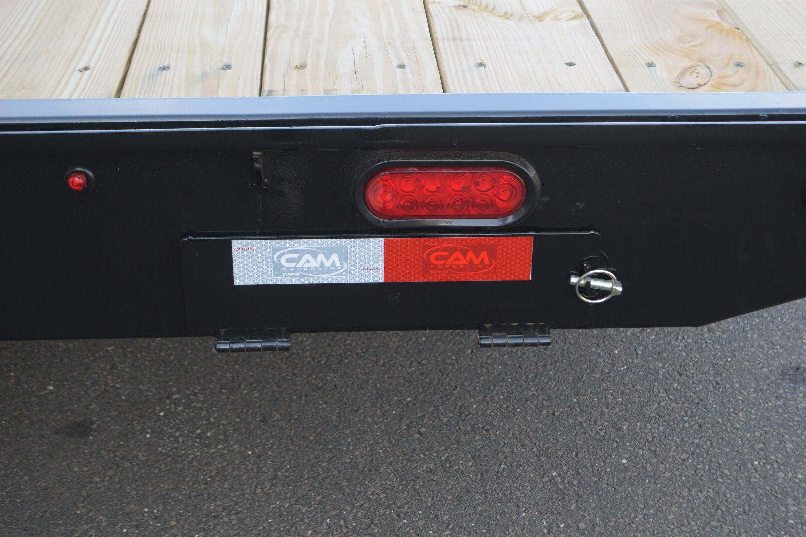 New CAM Superline 8’6″ X 18′ DECKOVER TRAILER 11K