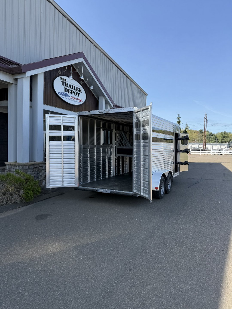 New Frontier 3-Horse Combo/Slant Load Bumper Pull Trailer