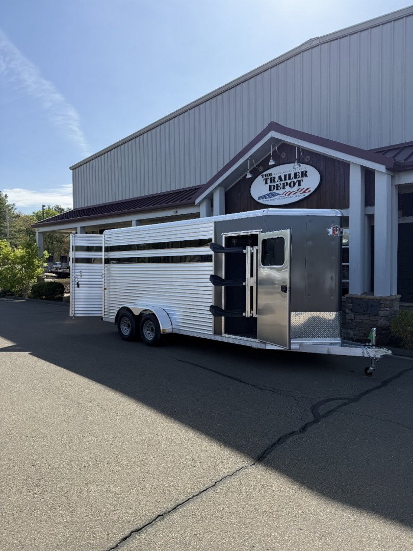 New Frontier 3-Horse Combo/Slant Load Bumper Pull Trailer