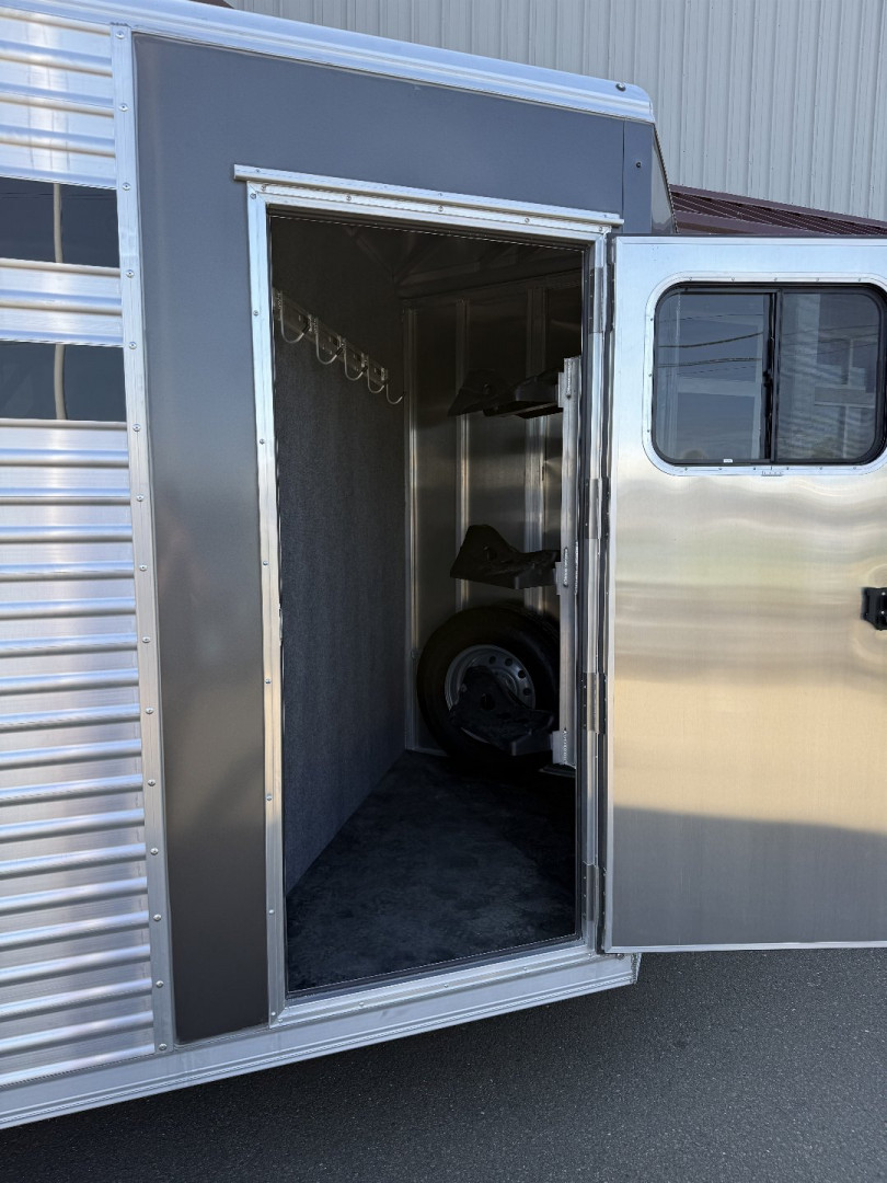 New Frontier 3-Horse Combo/Slant Load Bumper Pull Trailer