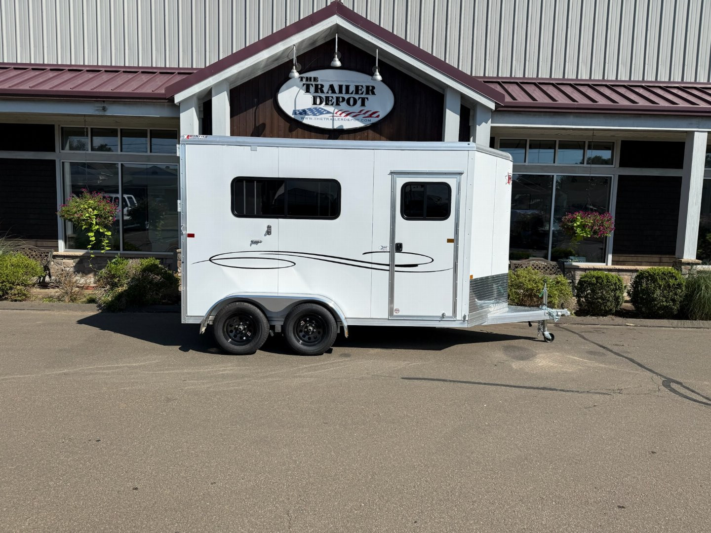 New Frontier 2-Horse Straight Load Bumper Pull Trailer