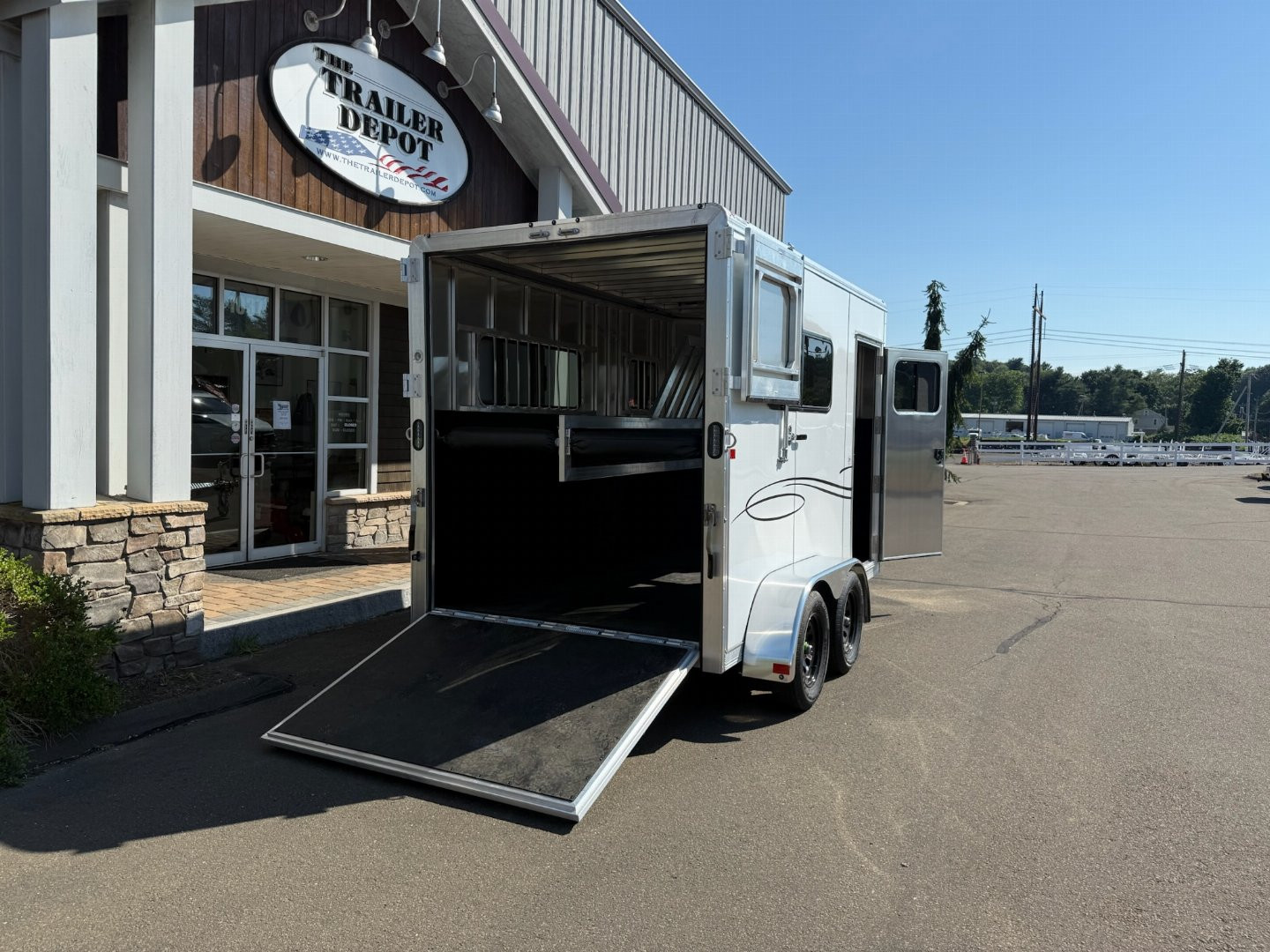 New Frontier 2-Horse Straight Load Bumper Pull Trailer