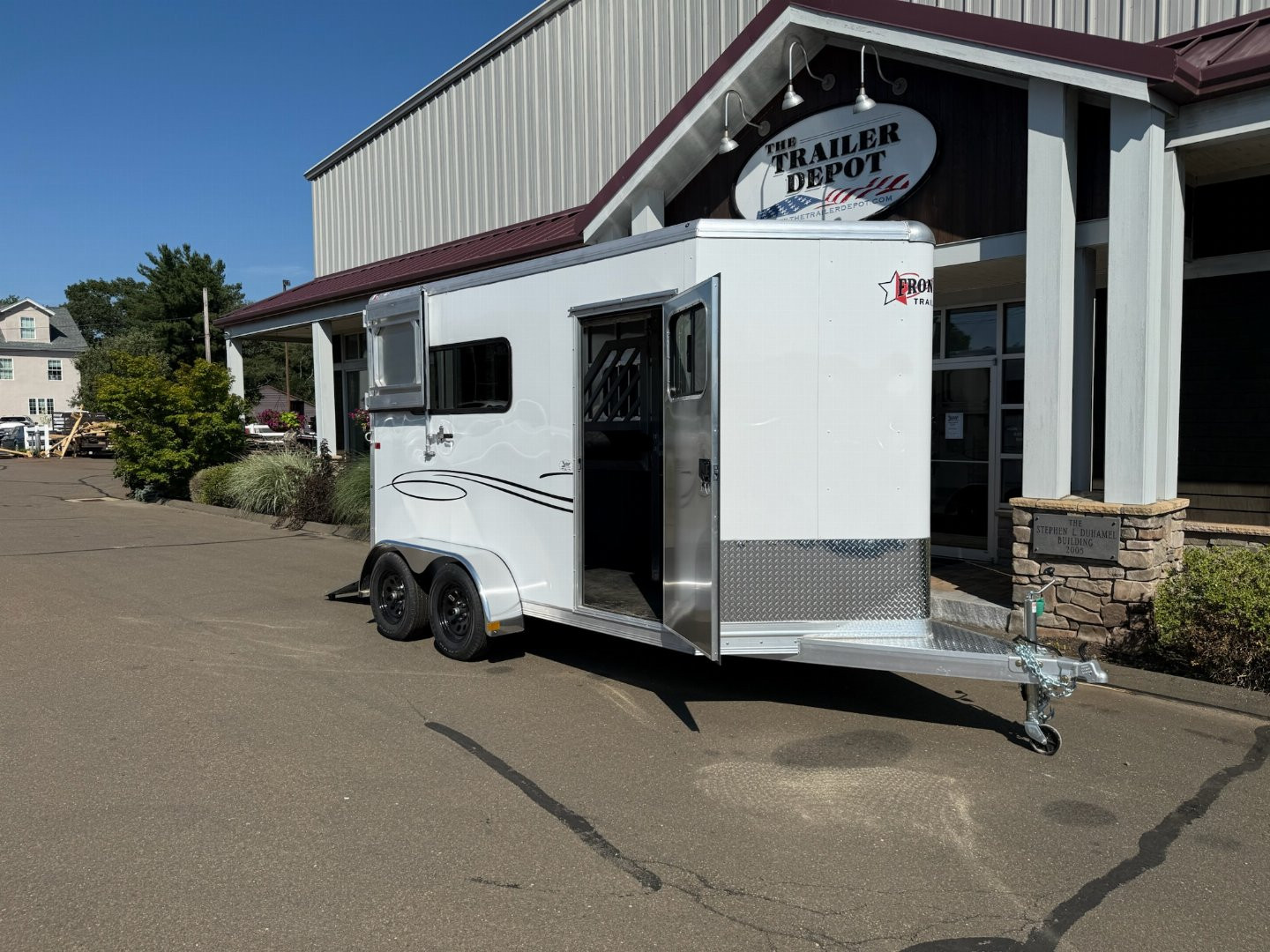 New Frontier 2-Horse Straight Load Bumper Pull Trailer