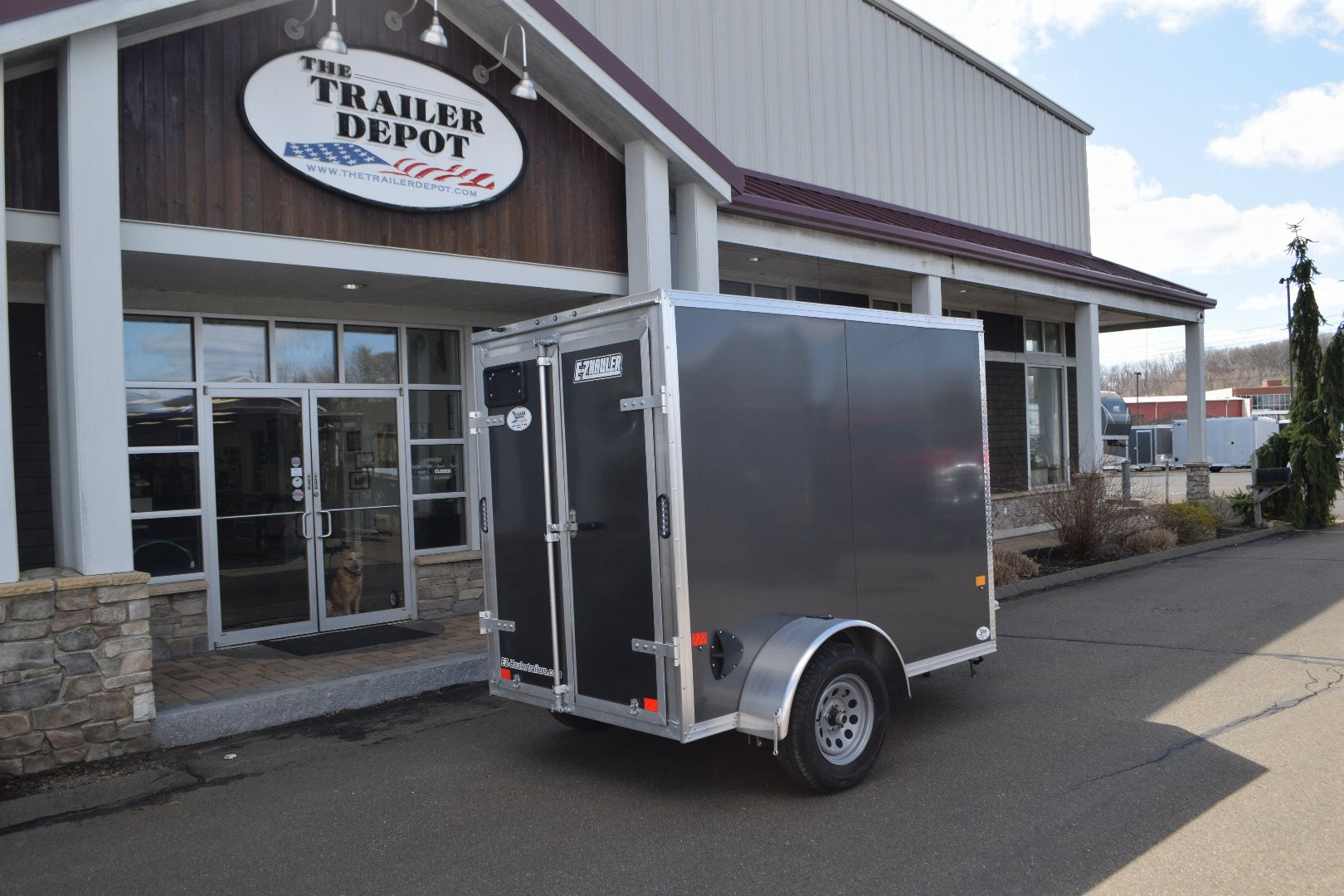 New EZ Hauler 5′ X 8′ + V-NOSE ENCLOSED CARGO TRAILER WITH BARN DOORS 2.9K