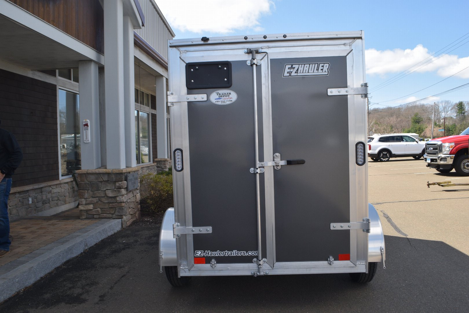 New EZ Hauler 5′ X 8′ + V-NOSE ENCLOSED CARGO TRAILER WITH BARN DOORS 2.9K