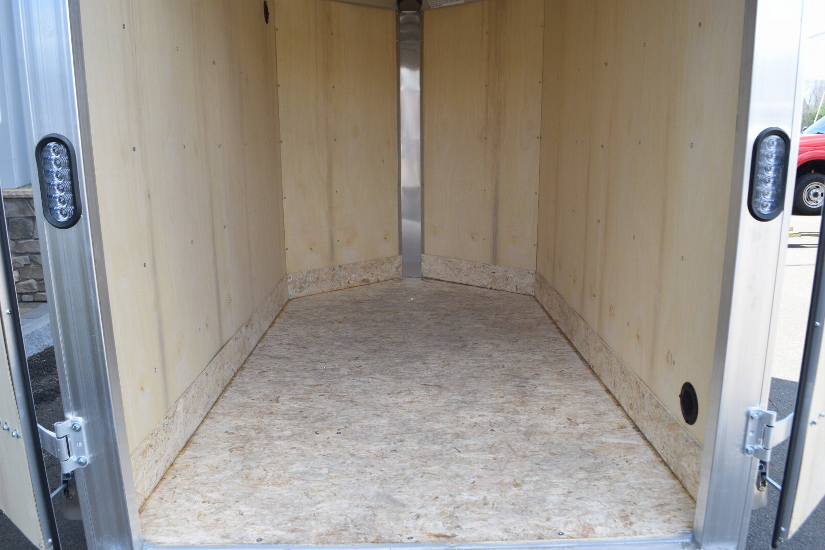 New EZ Hauler 5′ X 8′ + V-NOSE ENCLOSED CARGO TRAILER WITH BARN DOORS 2.9K
