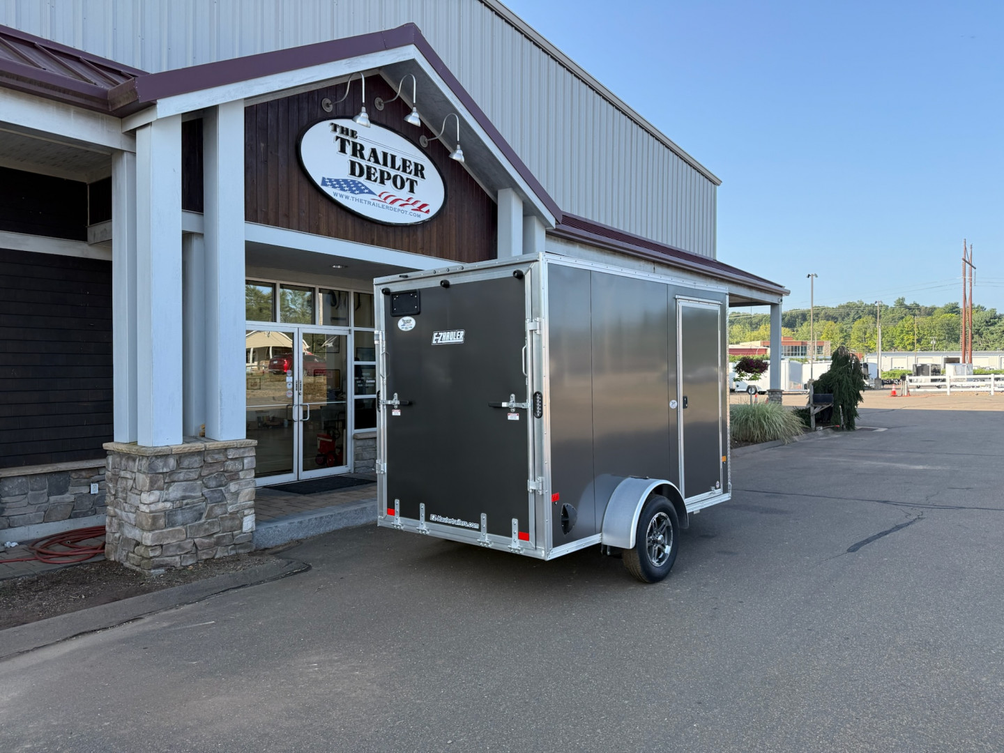 New EZ HAULER 6′ X 10′ + V-NOSE ENCLOSED CARGO TRAILER WITH RAMP DOOR 2.9K