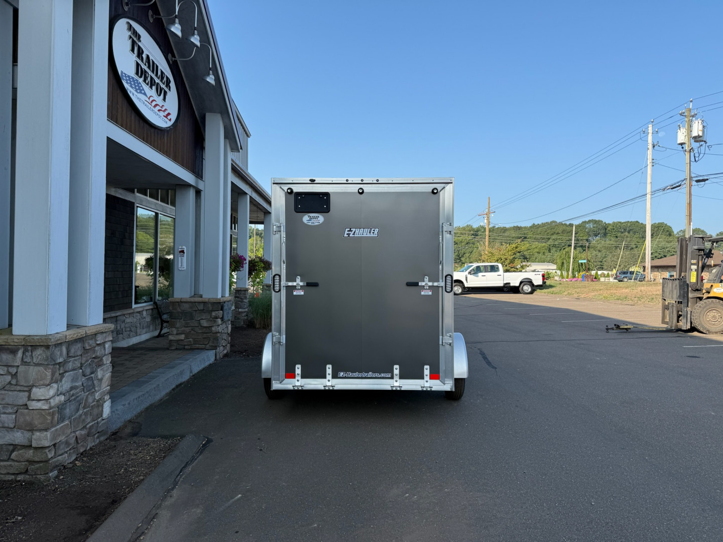 New EZ HAULER 6′ X 10′ + V-NOSE ENCLOSED CARGO TRAILER WITH RAMP DOOR 2.9K