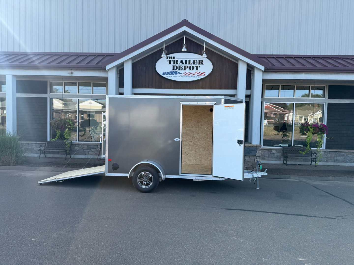 New EZ HAULER 6′ X 10′ + V-NOSE ENCLOSED CARGO TRAILER WITH RAMP DOOR 2.9K