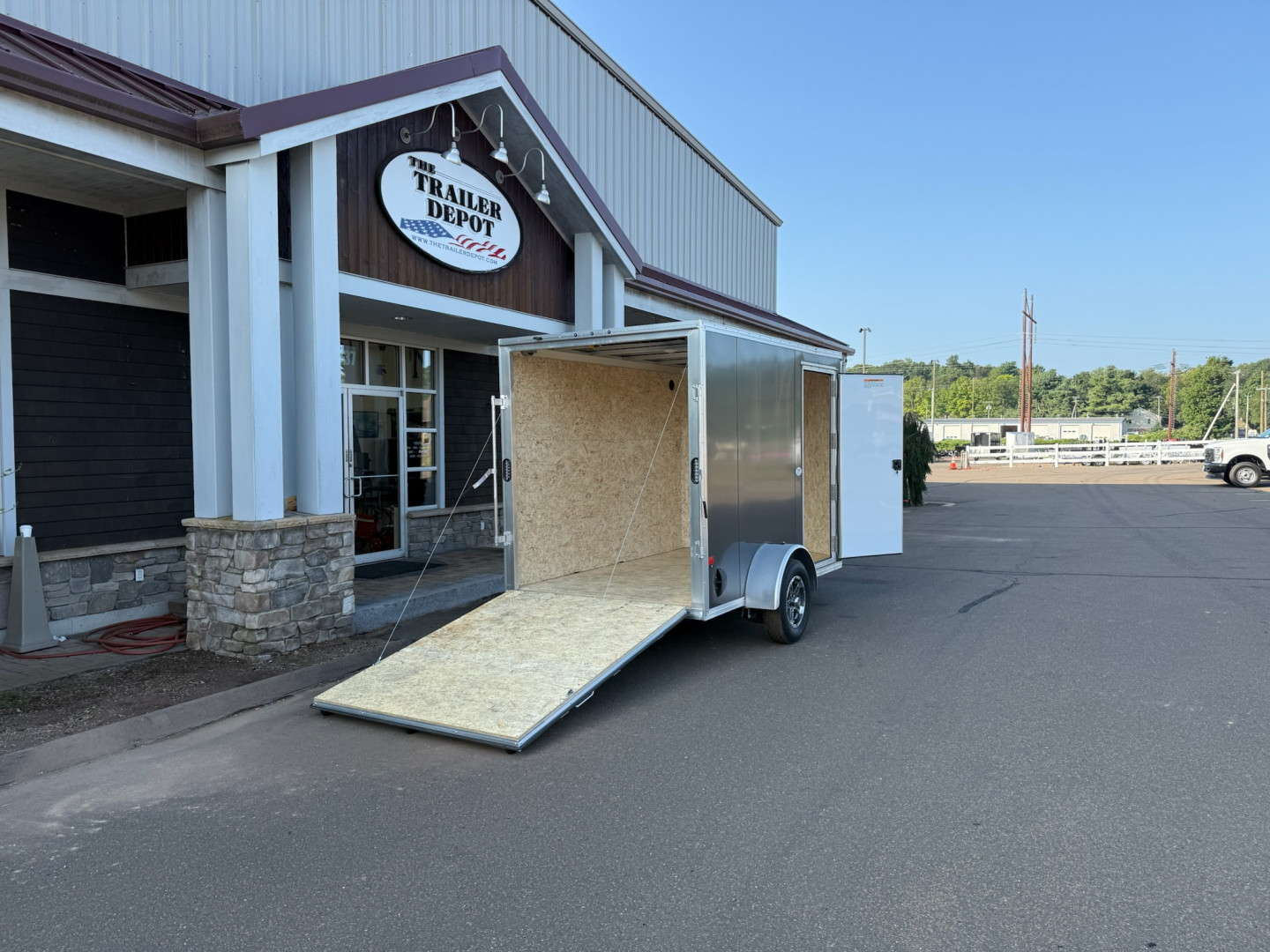 New EZ HAULER 6′ X 10′ + V-NOSE ENCLOSED CARGO TRAILER WITH RAMP DOOR 2.9K