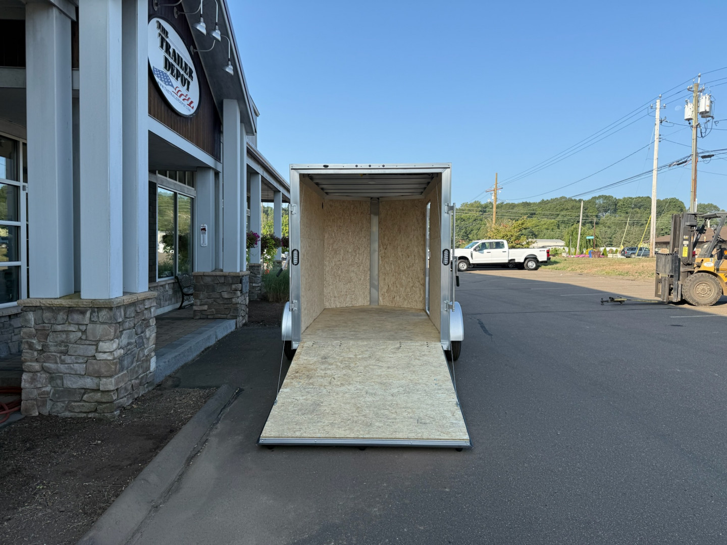 New EZ HAULER 6′ X 10′ + V-NOSE ENCLOSED CARGO TRAILER WITH RAMP DOOR 2.9K