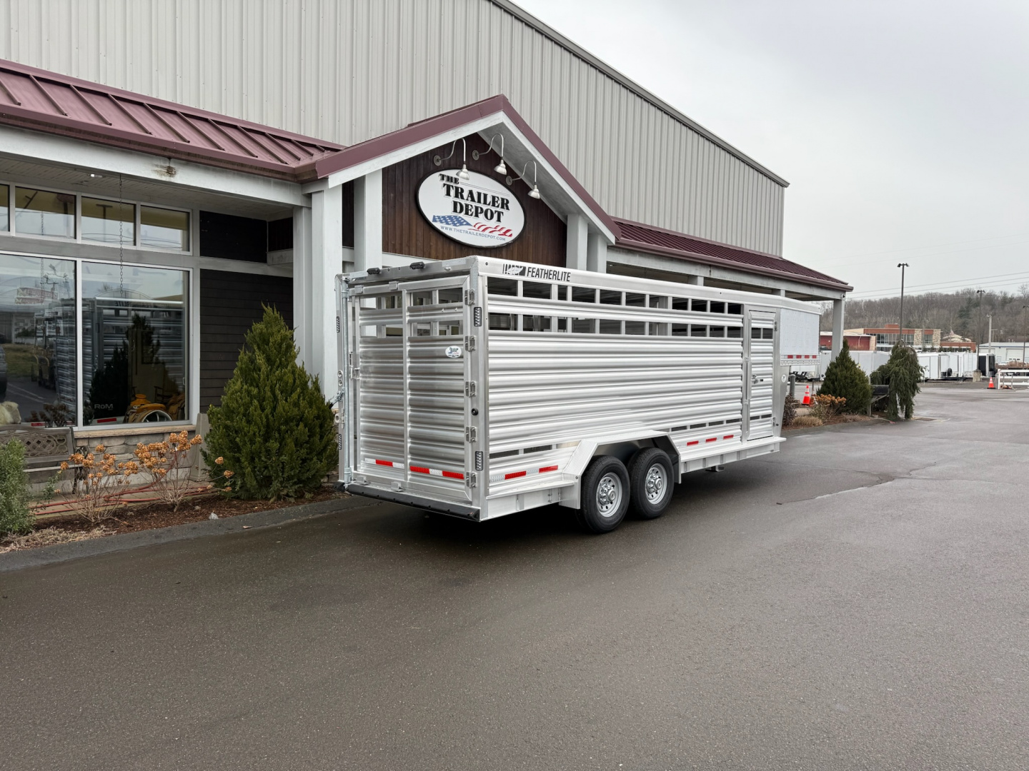 New Featherlite 7' x 20' Gooseneck Livestock Trailer 14K