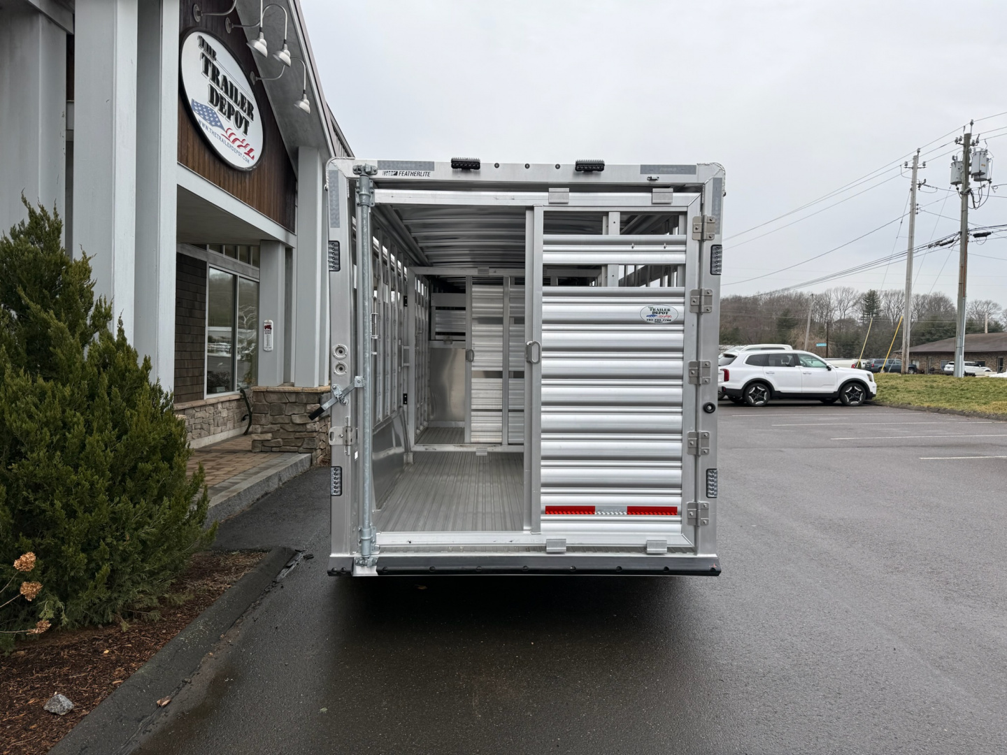 New Featherlite 7' x 20' Gooseneck Livestock Trailer 14K