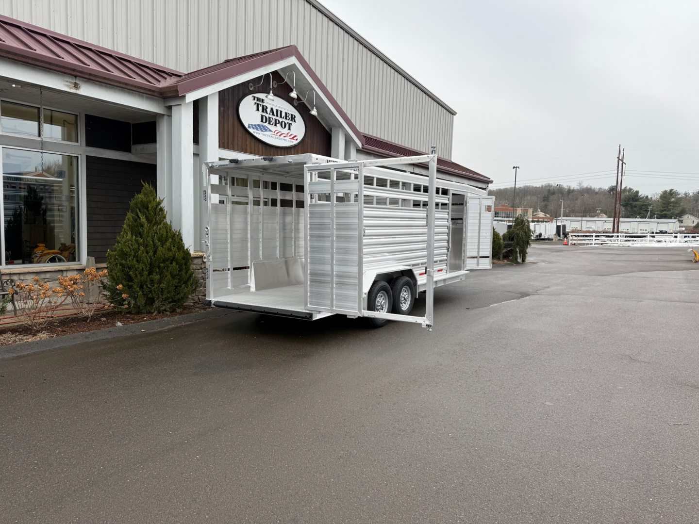 New Featherlite 7' x 20' Gooseneck Livestock Trailer 14K