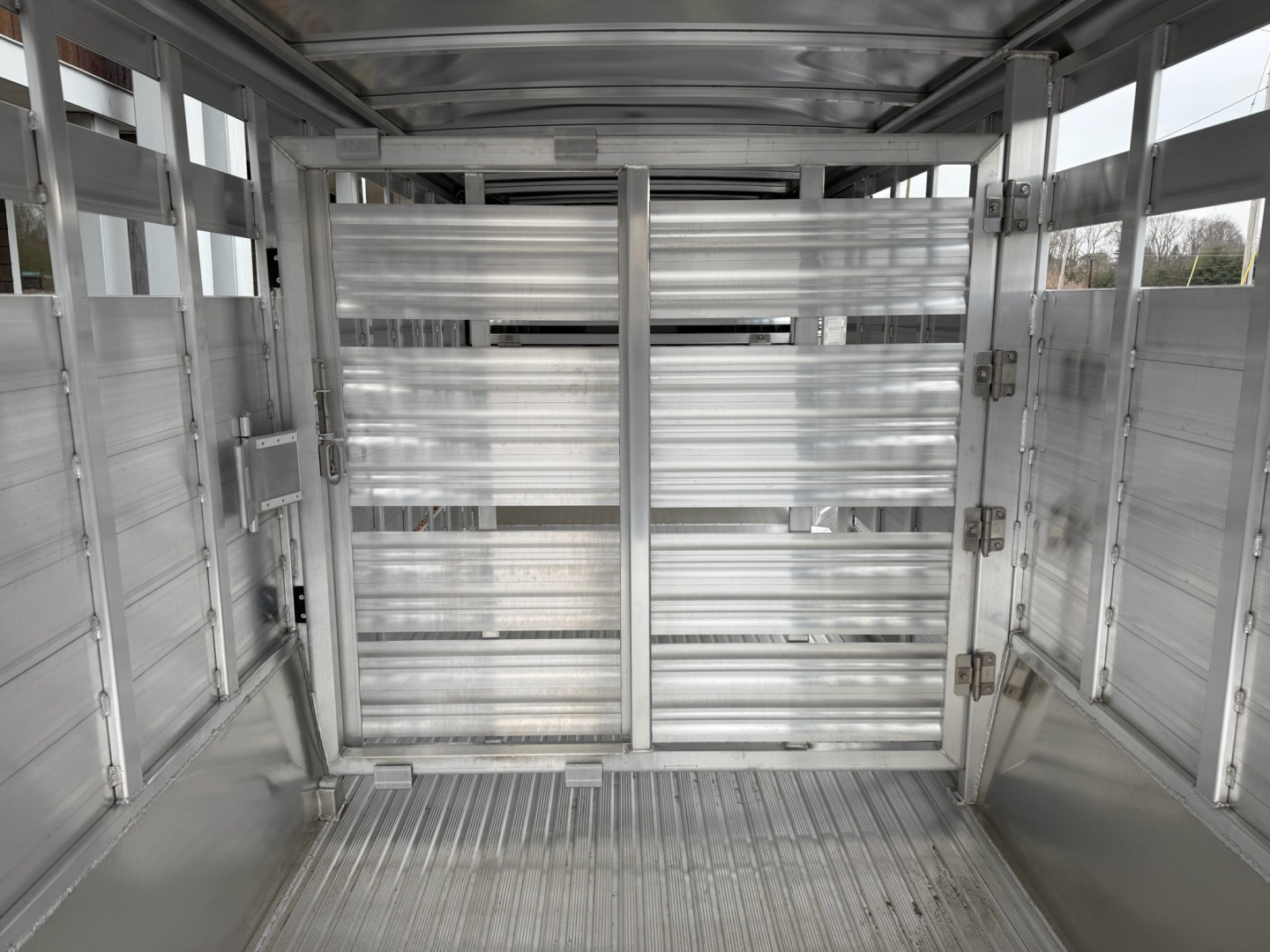 New Featherlite 7' x 20' Gooseneck Livestock Trailer 14K