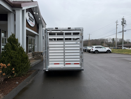 New Featherlite 7' x 20' Gooseneck Livestock Trailer 14K