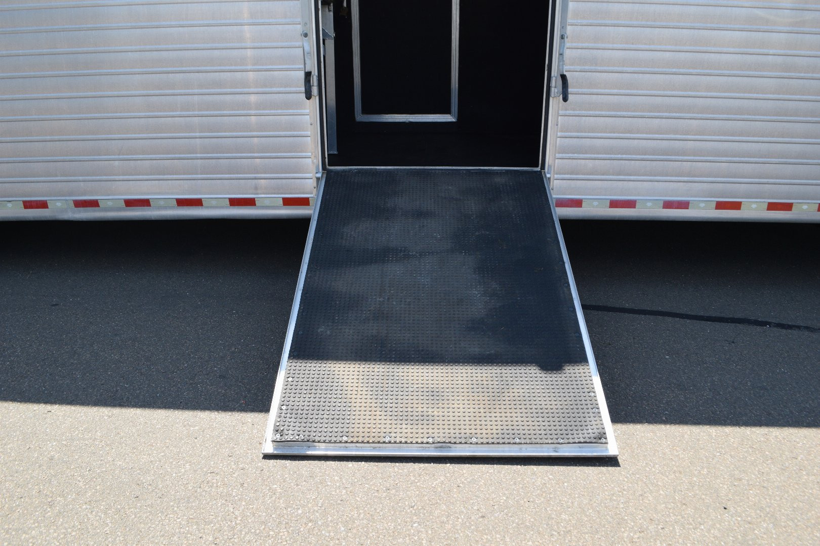 Used Hart 6-8 Straight Load Horse Trailer