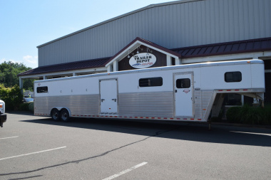 Used Hart 6-8 Straight Load Horse Trailer