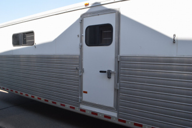 Used Hart 6-8 Straight Load Horse Trailer