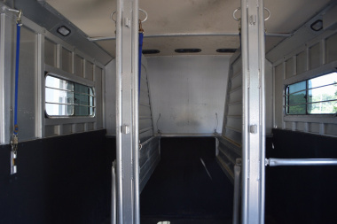 Used Hart 6-8 Straight Load Horse Trailer