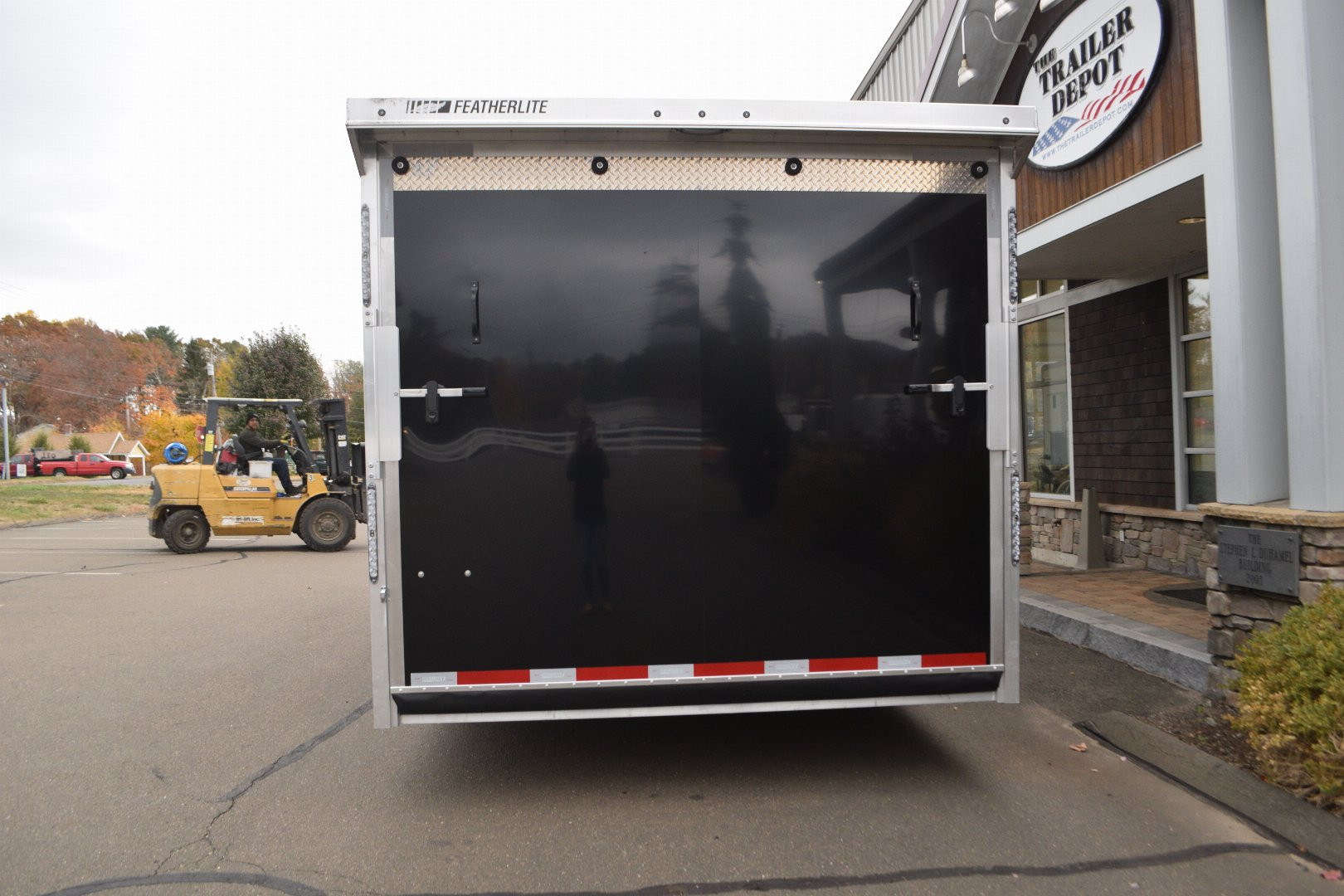 New Featherlite 8’6″ X 24′ ENCLOSED CAR HAULER 12K