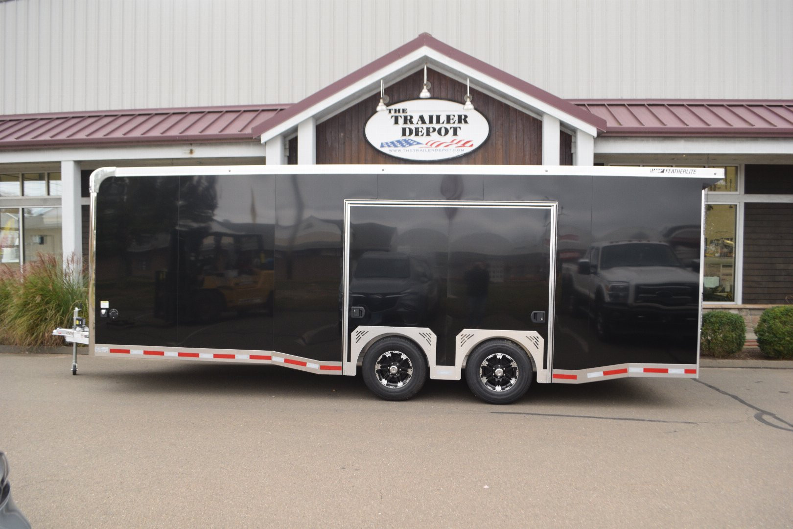 New Featherlite 8’6″ X 24′ ENCLOSED CAR HAULER 12K