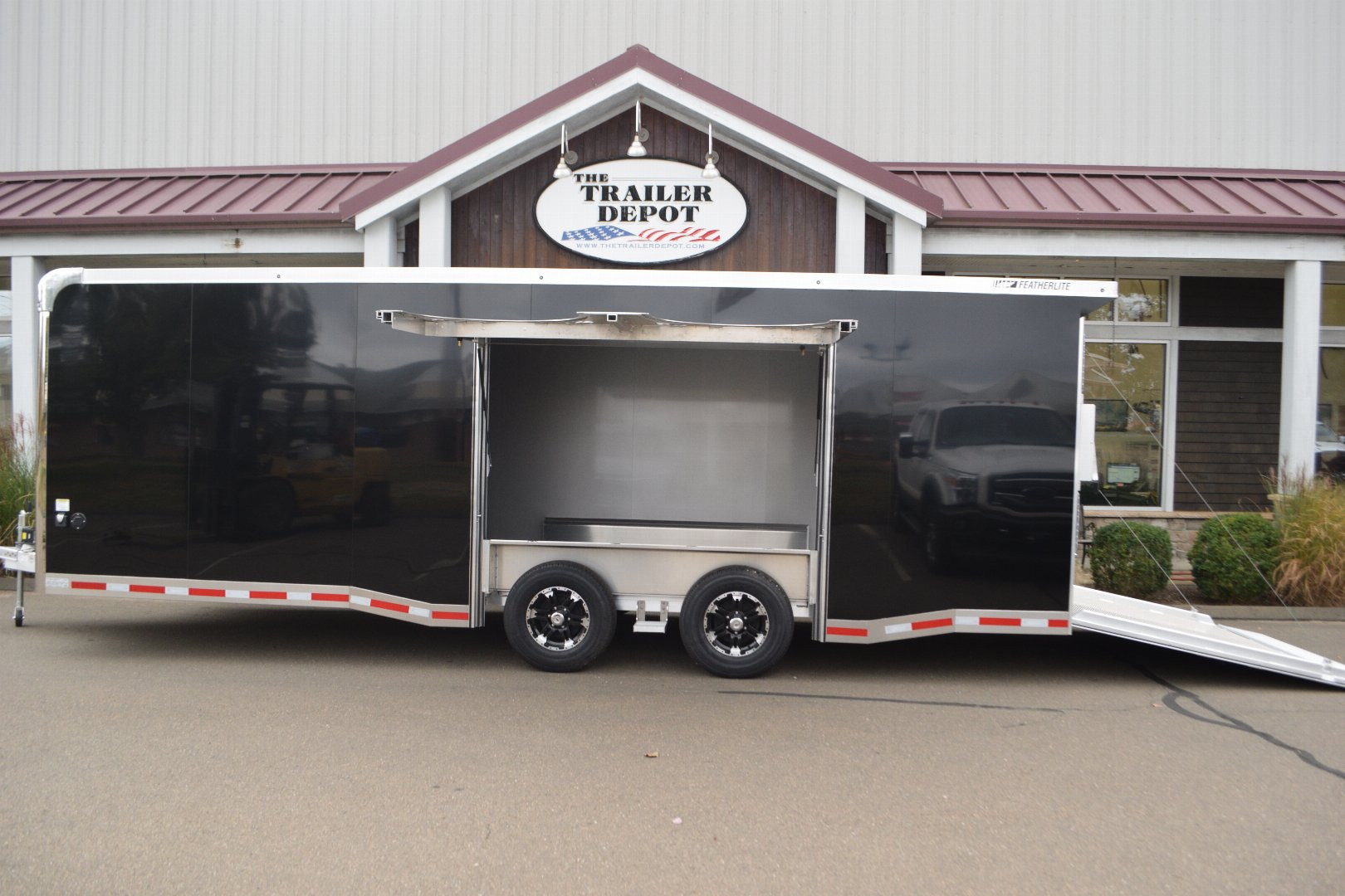 New Featherlite 8’6″ X 24′ ENCLOSED CAR HAULER 12K