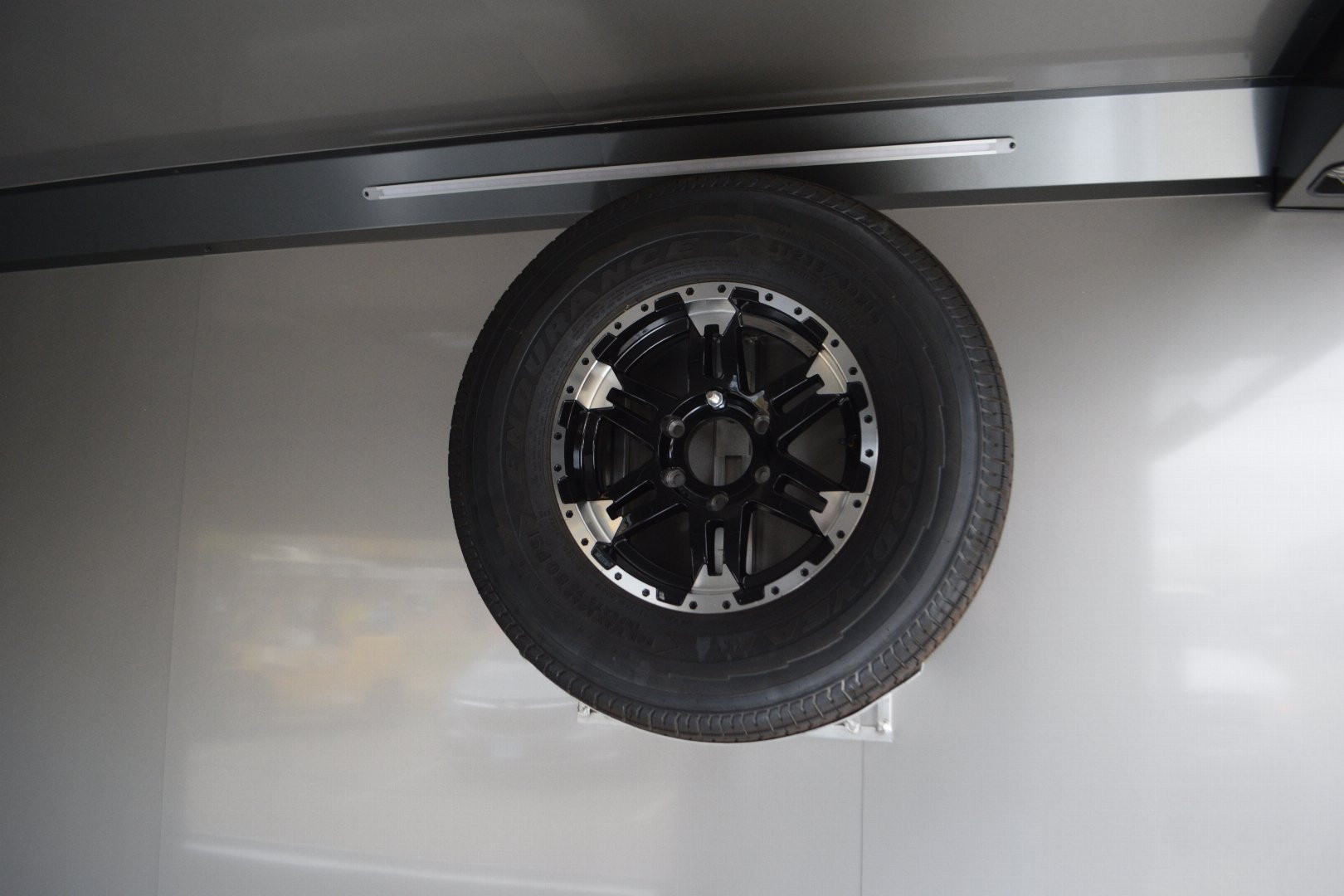 New Featherlite 8’6″ X 24′ ENCLOSED CAR HAULER 12K