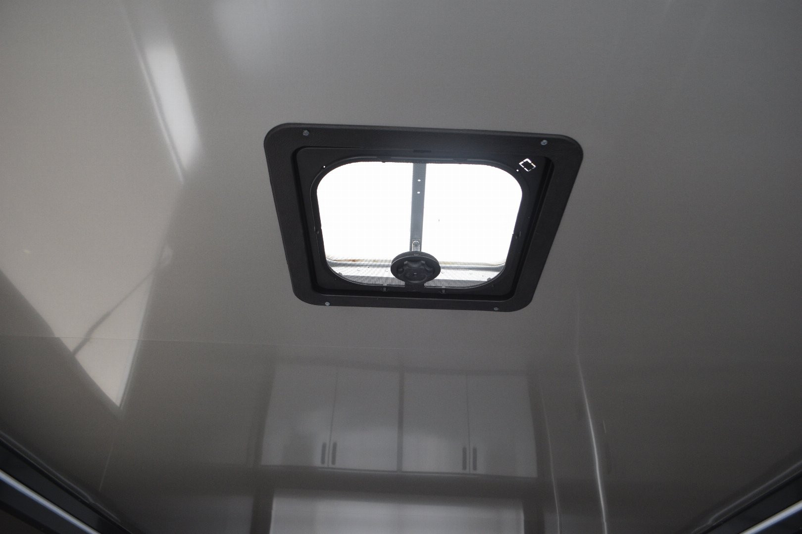 New Featherlite 8’6″ X 24′ ENCLOSED CAR HAULER 12K