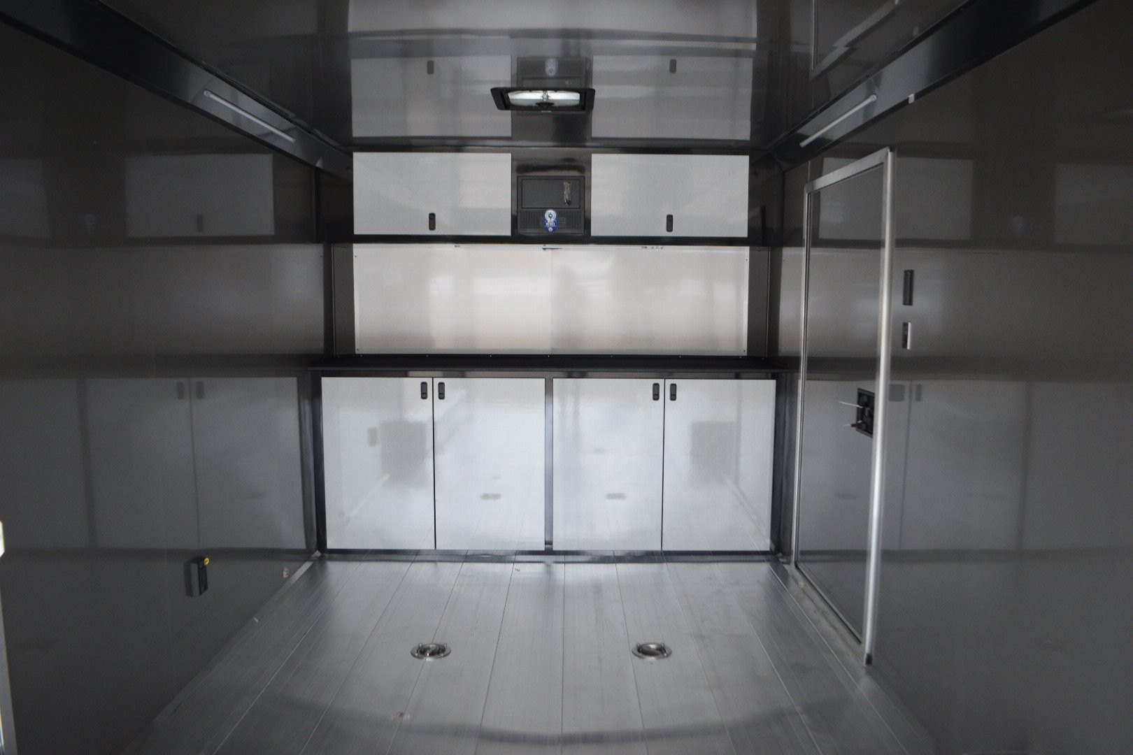 New Featherlite 8’6″ X 24′ ENCLOSED CAR HAULER 12K