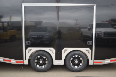 New Featherlite 8’6″ X 24′ ENCLOSED CAR HAULER 12K
