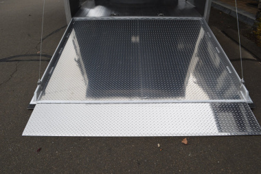 New Featherlite 8’6″ X 24′ ENCLOSED CAR HAULER 12K