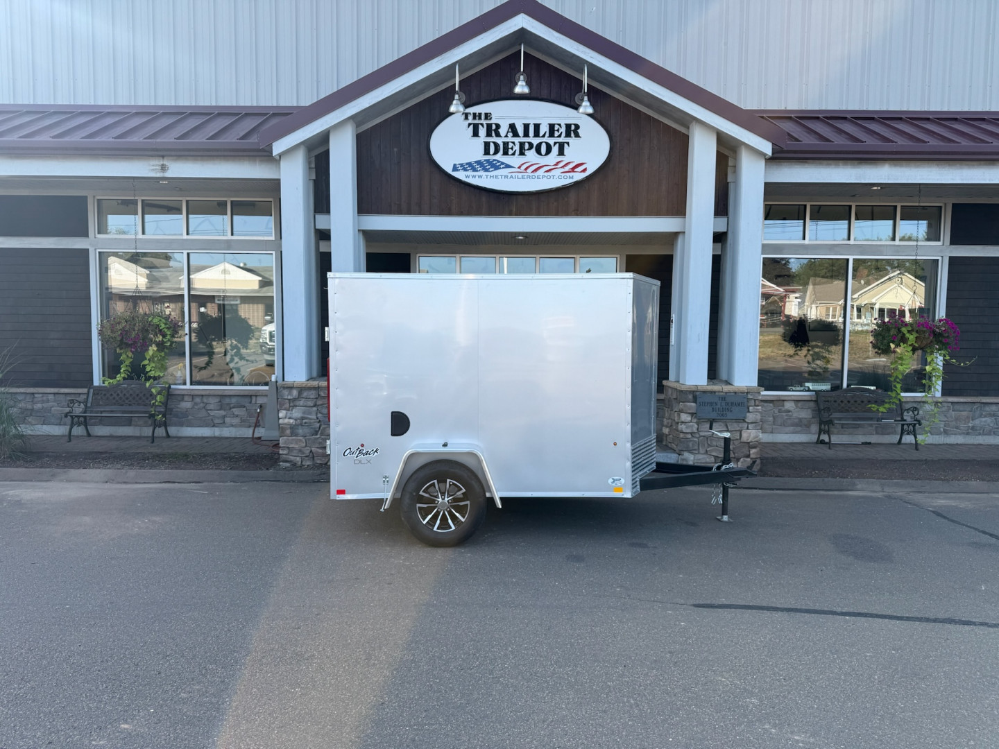 New PACE AMERICAN 5′ X 8′ + V-NOSE ENCLOSED CARGO TRAILER WITH CARGO DOOR 2.9K