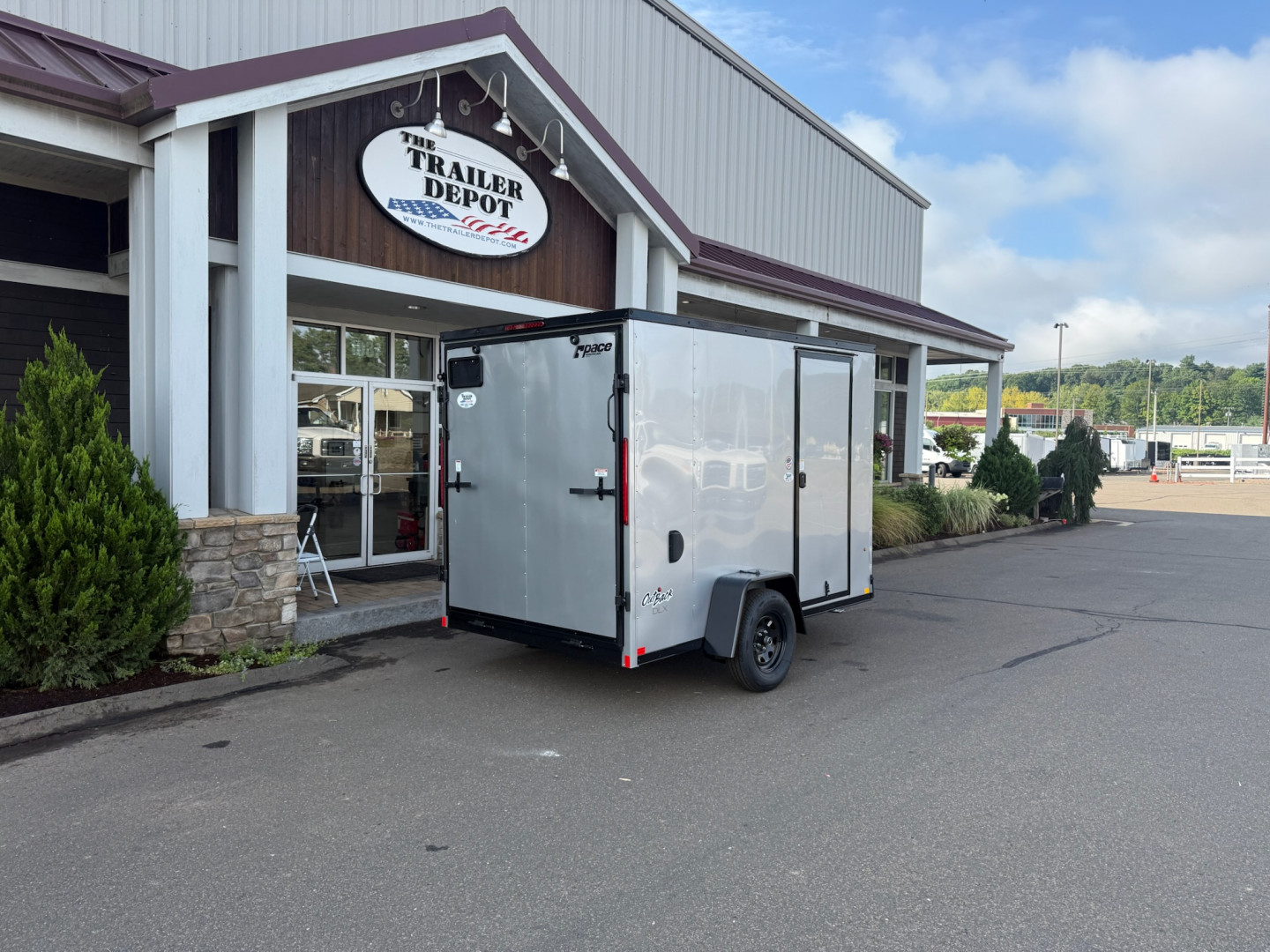 New Pace American 6′ X 10′ + V-NOSE ENCLOSED CARGO TRAILER WITH RAMP DOOR 2.9K