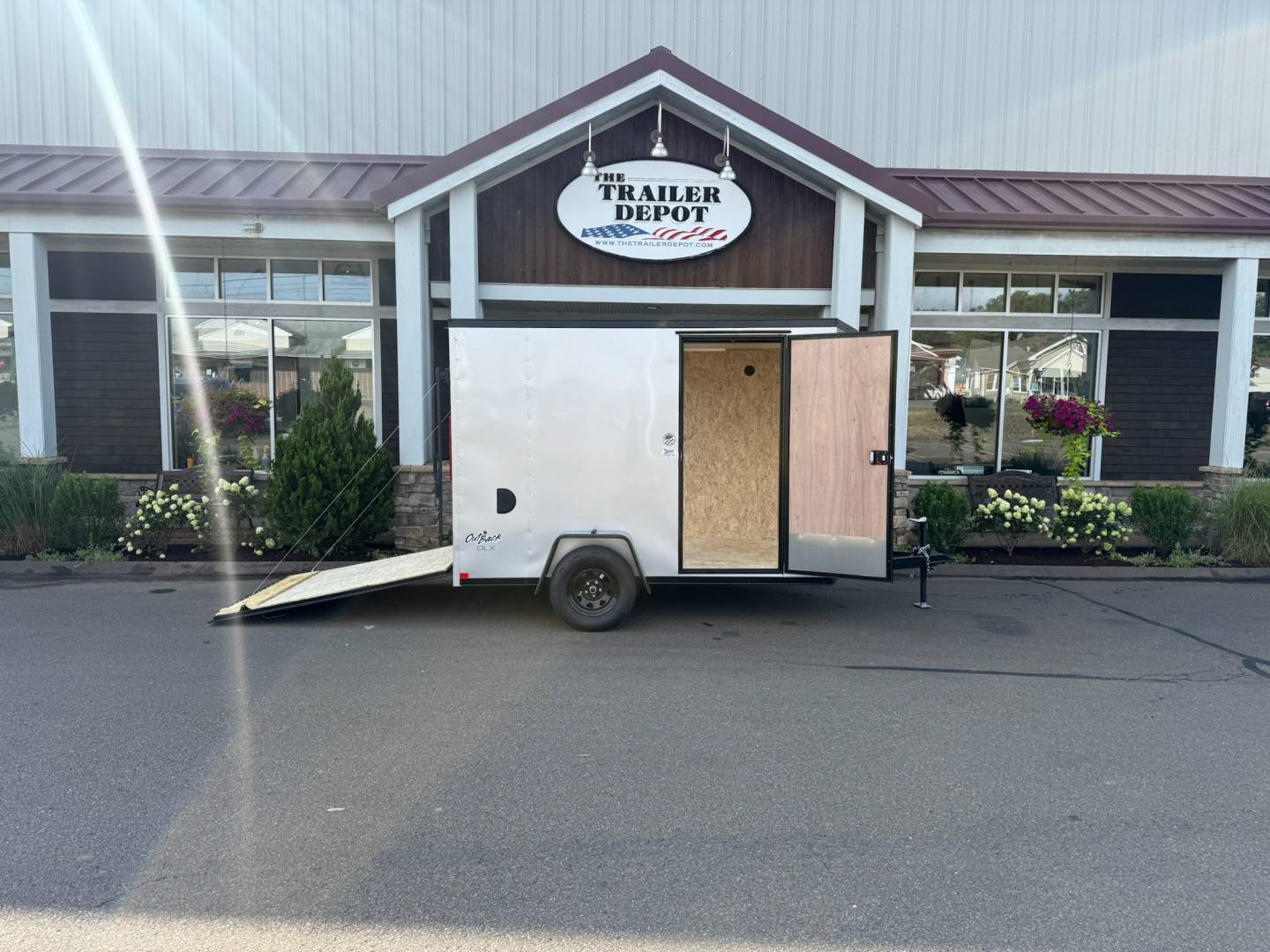 New Pace American 6′ X 10′ + V-NOSE ENCLOSED CARGO TRAILER WITH RAMP DOOR 2.9K