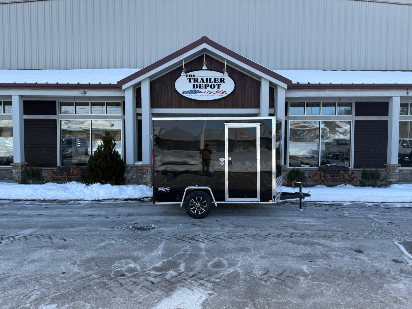 New Pace American 6′ X 10′ + V-NOSE ENCLOSED CARGO TRAILER WITH BARN DOORS 2.9K