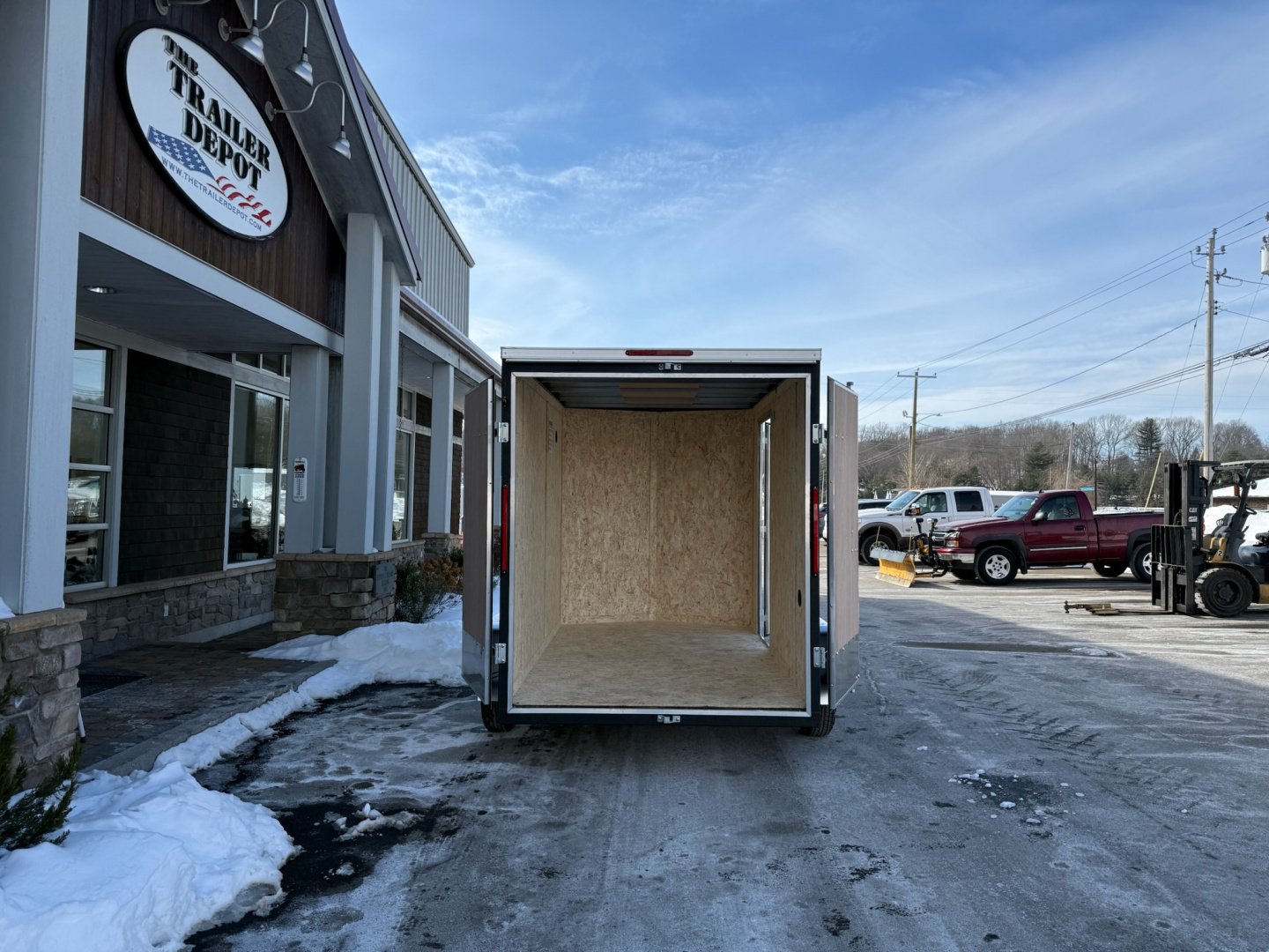 New Pace American 6′ X 10′ + V-NOSE ENCLOSED CARGO TRAILER WITH BARN DOORS 2.9K