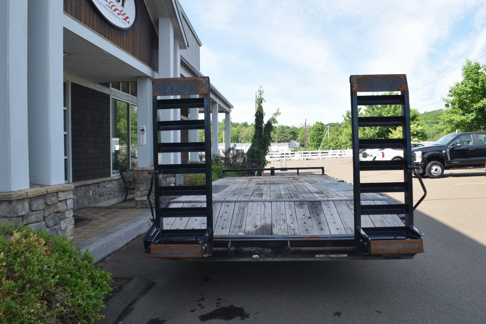 Used Sure-Trac 8’6″ X 17′ + 3′ BEAVERTAIL LOW PROFILE DECKOVER 9.9K