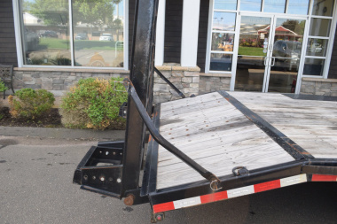 Used Sure-Trac 8’6″ X 17′ + 3′ BEAVERTAIL LOW PROFILE DECKOVER 9.9K