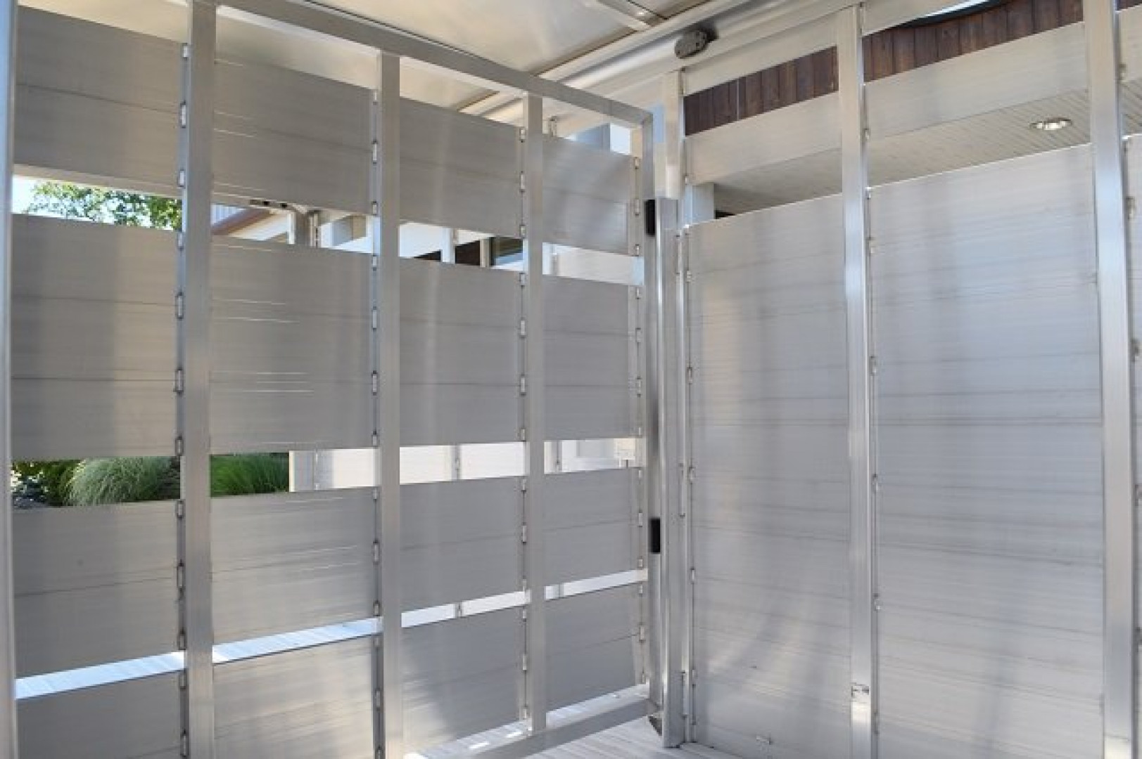 New FEATHERLITE 6’7″ X 16′ LIVESTOCK BUMPER PULL TRAILER