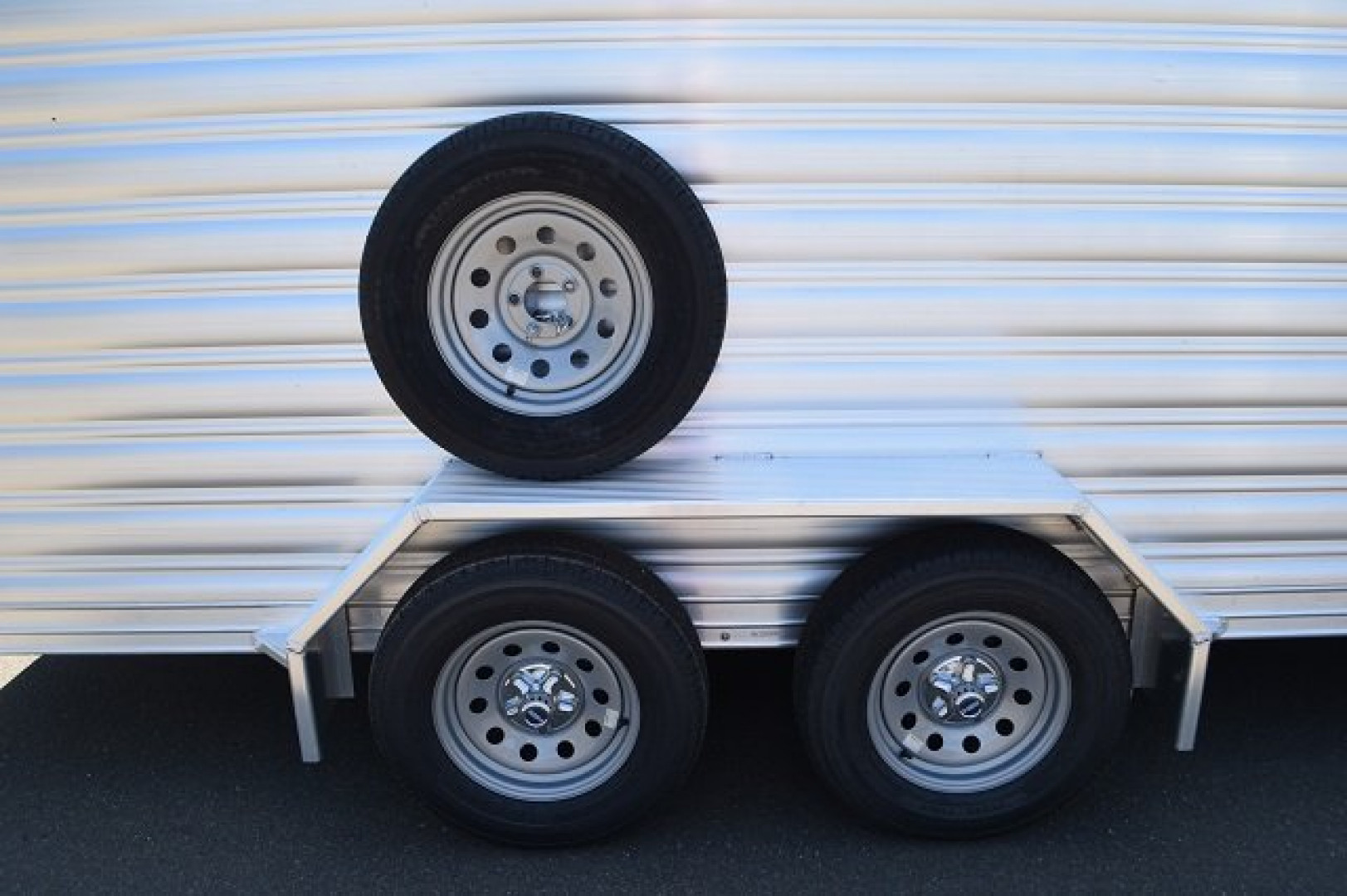 New FEATHERLITE 6’7″ X 16′ LIVESTOCK BUMPER PULL TRAILER