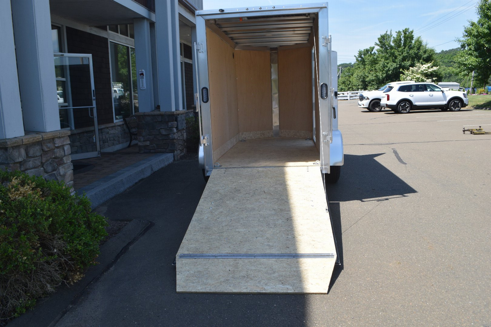 New EZ Hauler 5′ X 10′ + V-NOSE ENCLOSED CARGO TRAILER WITH RAMP DOOR 2.9K