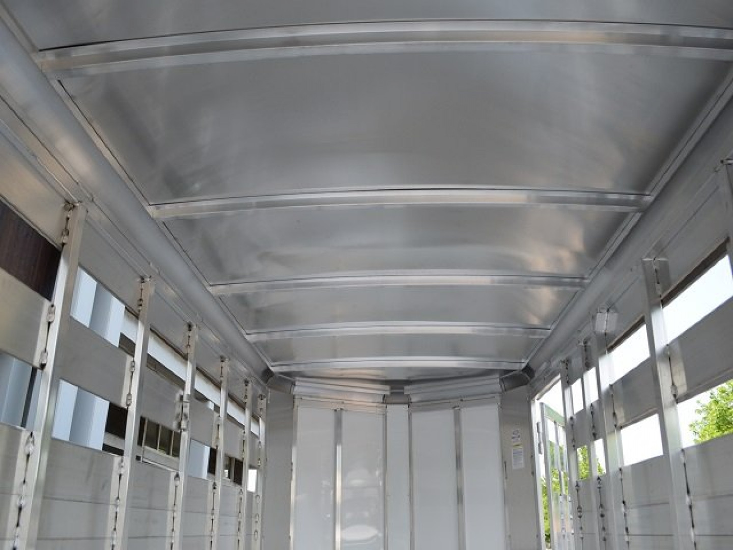New Sundowner 6’9″ X 16′ LIVESTOCK TRAILER