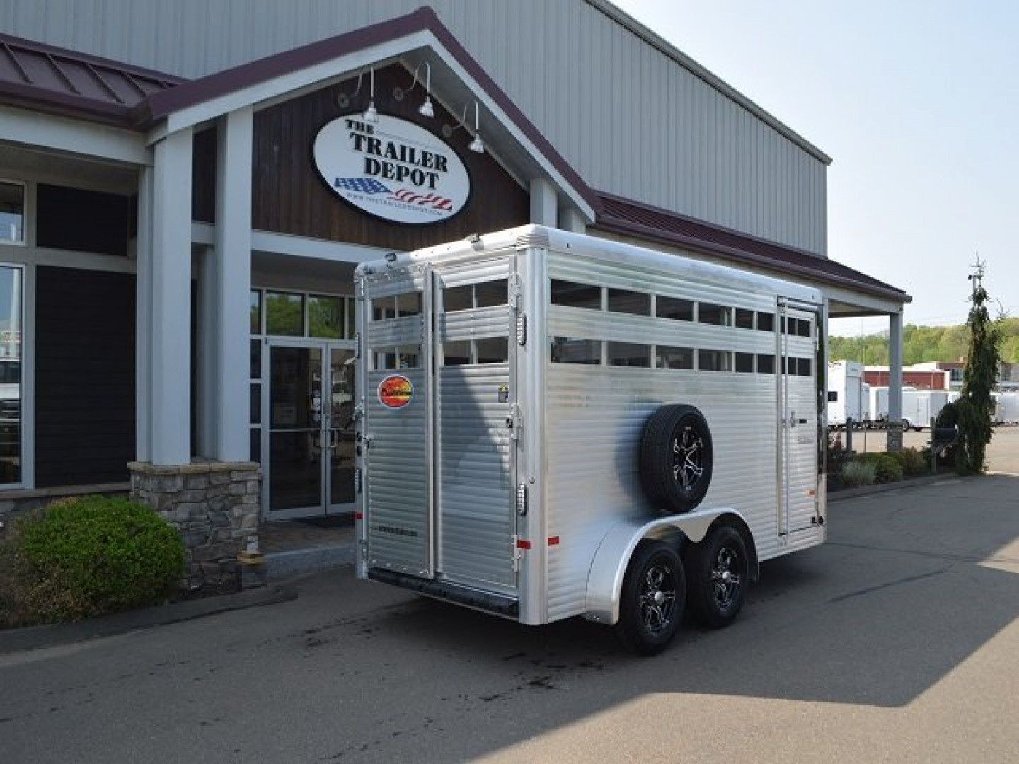 New Sundowner 6’9″ X 16′ LIVESTOCK TRAILER