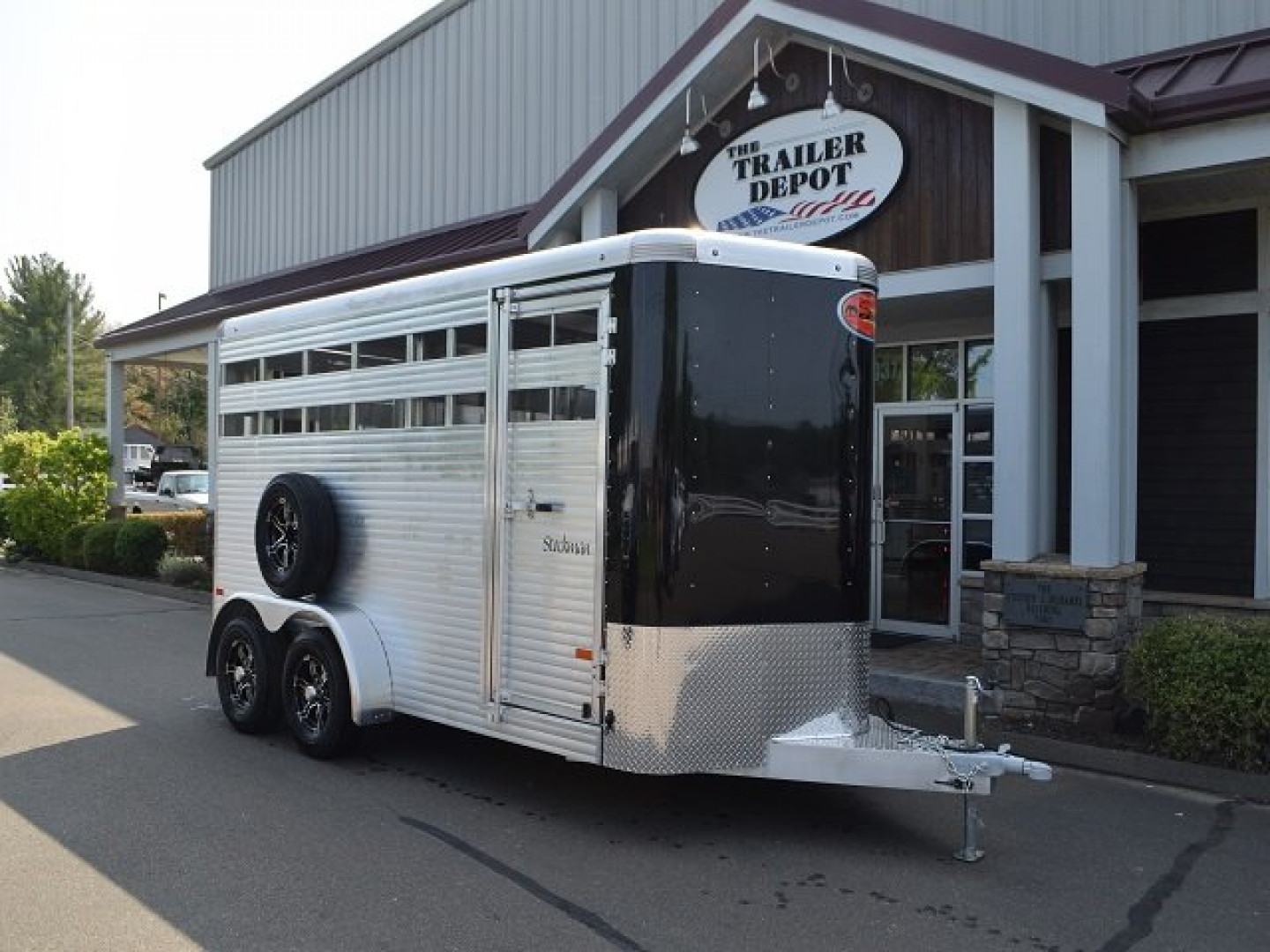 New Sundowner 6’9″ X 16′ LIVESTOCK TRAILER